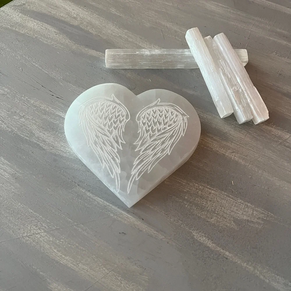 Selenite heart with angel wings - Picture 6 of 8